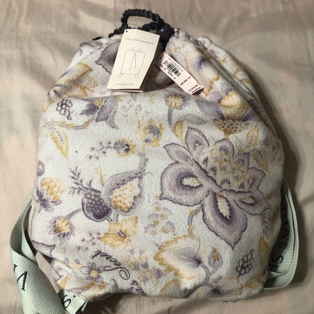VICTORIA SECRET BEACH TOWEL/BACKPACK NWT